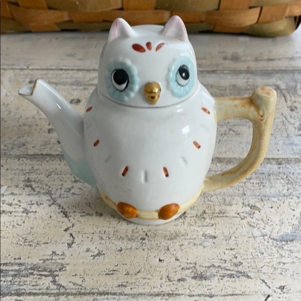 Small owl teapot​​​​​​​​​​​​​​